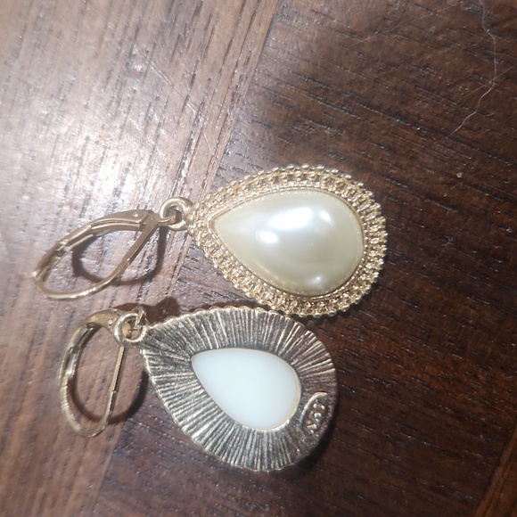 4 Paris Earrings - Picture 3 of 4